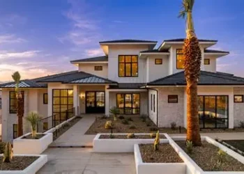 Traditional Meets Contemporary in Hybrid Home Designs: A Fusion of Timeless Elegance and Modern Innovation